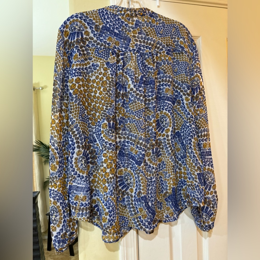 Ellen Tracy Blouse. Size XL. Blue Gold Sequin neckline. - Picture 2 of 4